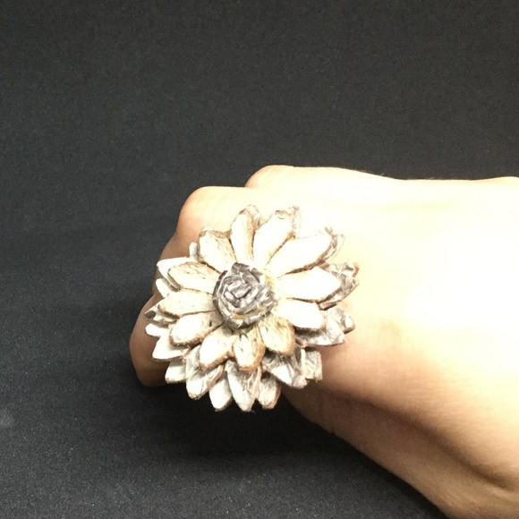 Collection of 4 adjustable leather flower rings - Picture 6 of 14
